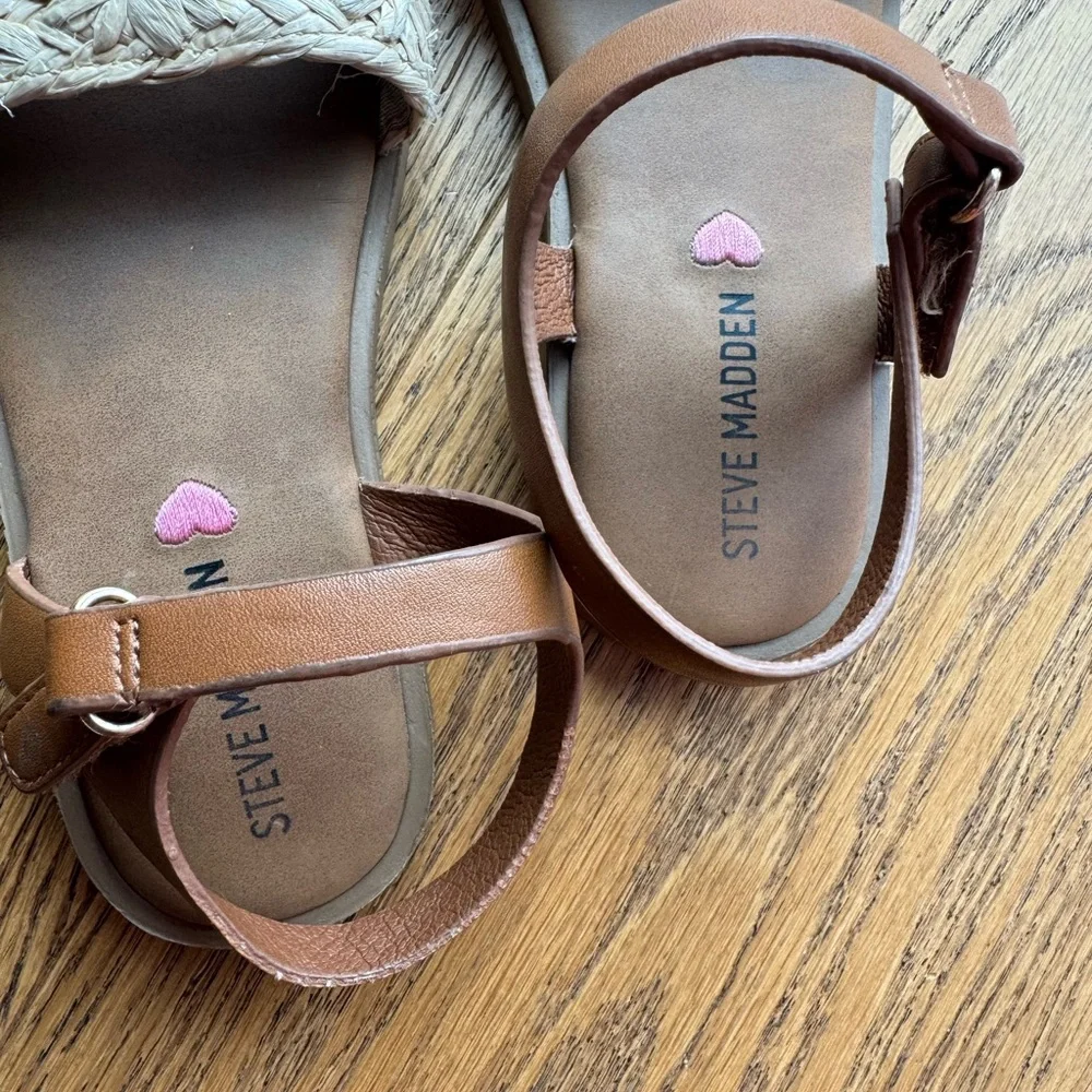 Steve Madden Tan and Cream Raffie Girls Youth 12 Sandals